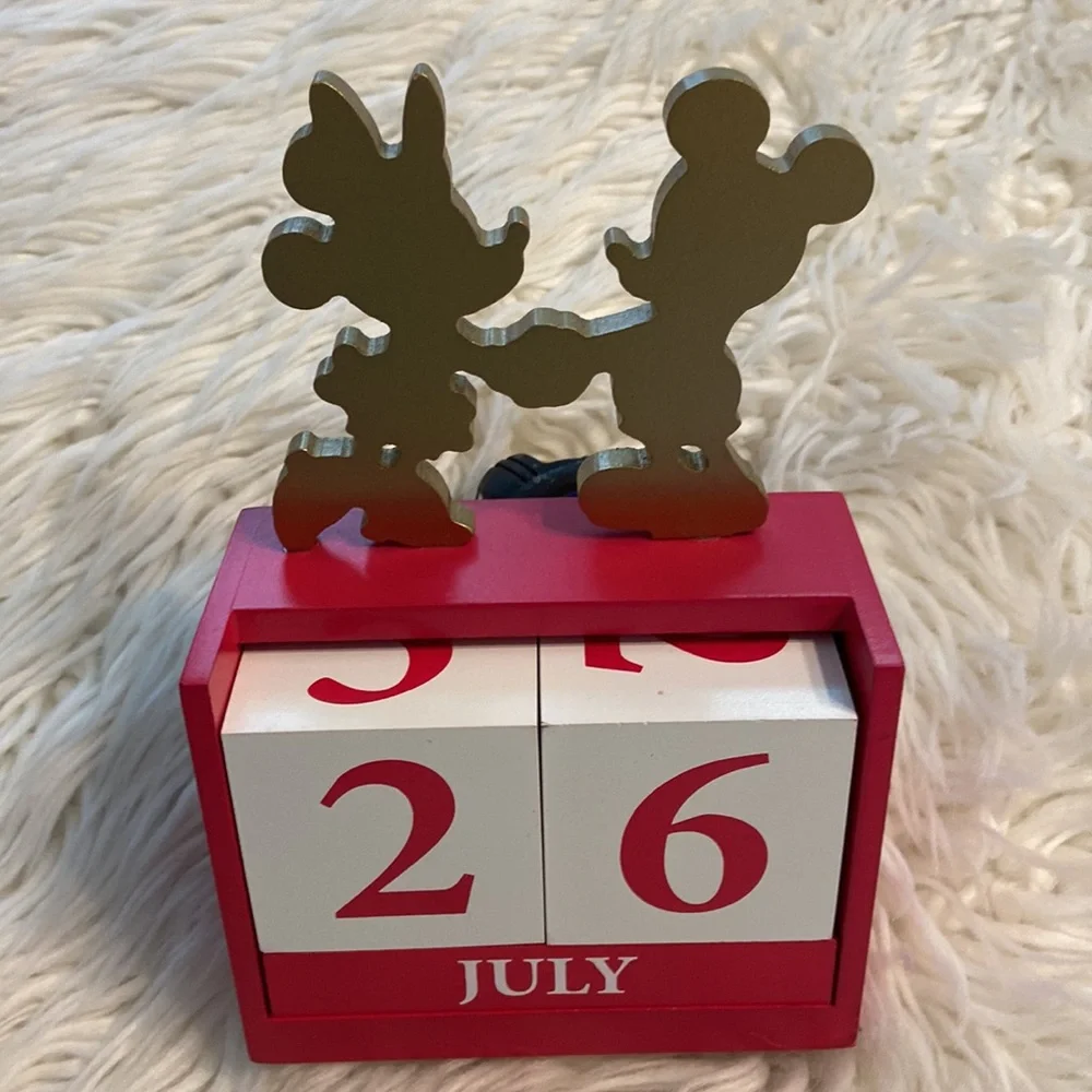 Disney Mini and Micky Wooden Calendar excellent condition color red and white